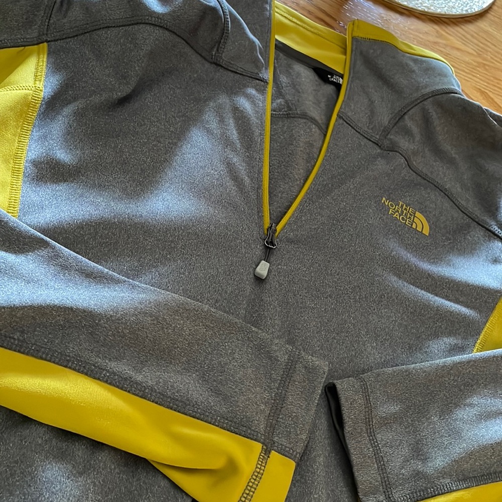 The North Face 1/4 zip Large Men’s Yellow